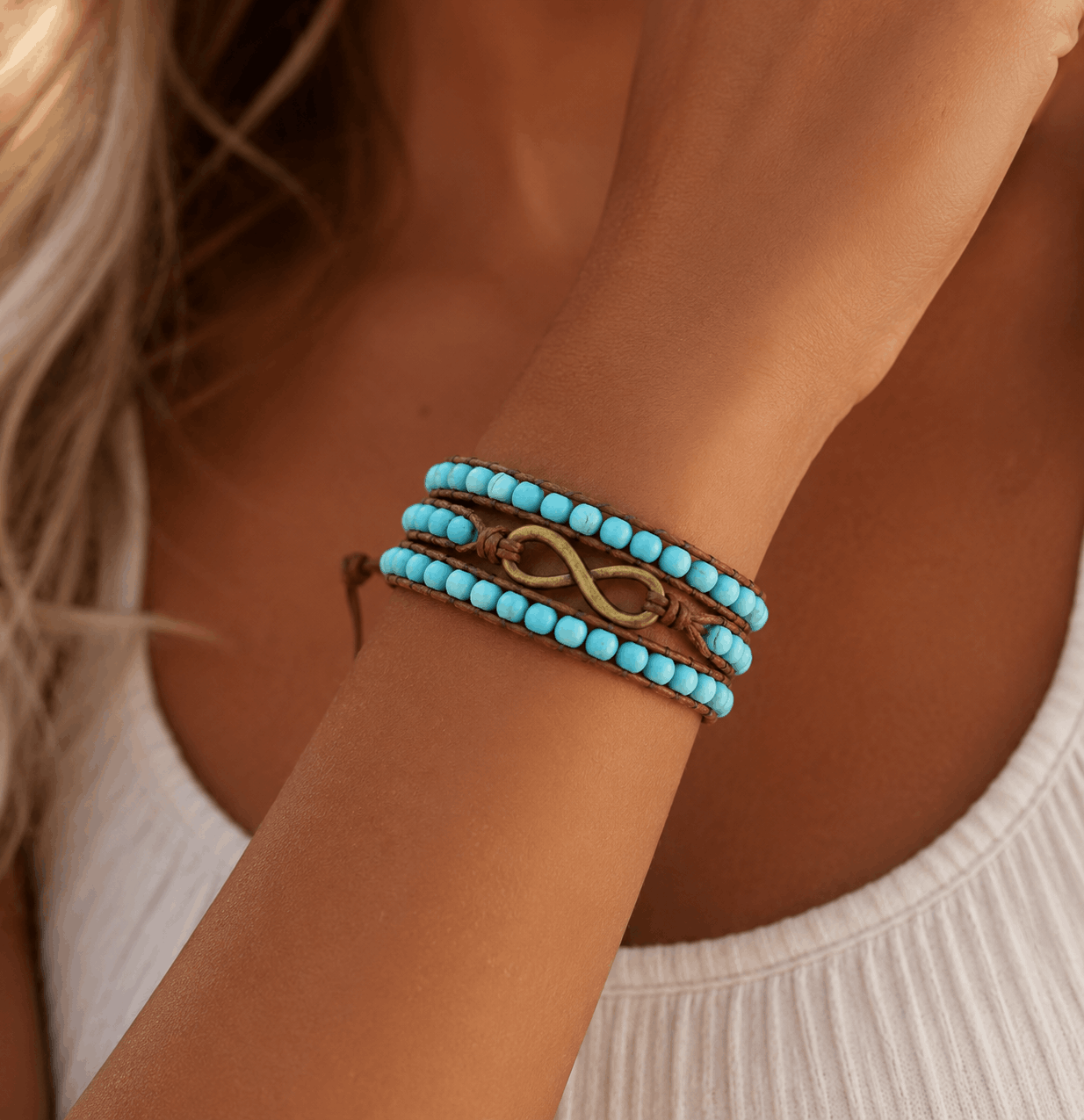 Bracelet Multicouche en Pierres Semi-Précieuses & Breloque Infini